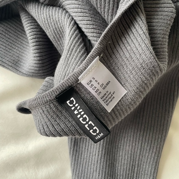 Never worn! H&M Grey rib-knit bell sleeve top — size s - Picture 4 of 4